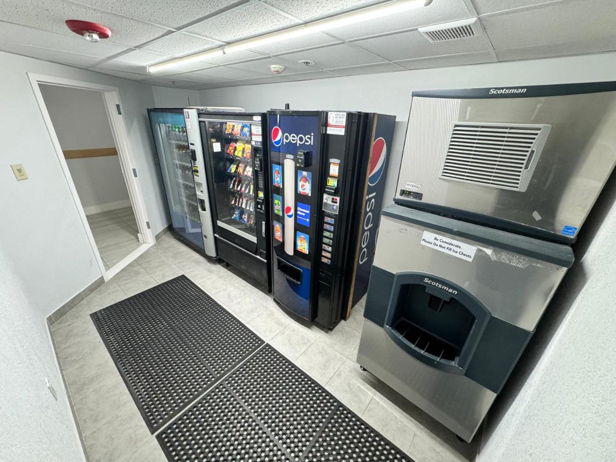 Studio 6 Suites East Syracuse Airport Екстериор снимка