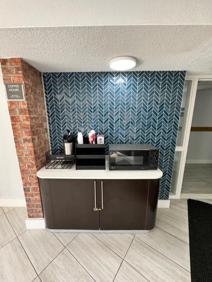 Studio 6 Suites East Syracuse Airport Екстериор снимка