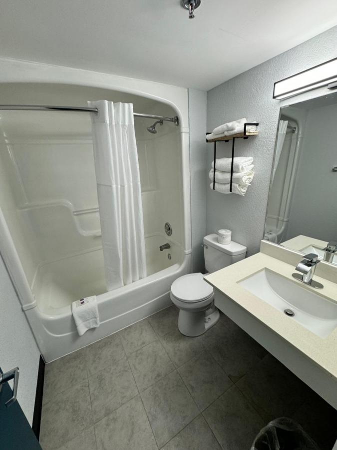 Studio 6 Suites East Syracuse Airport Екстериор снимка