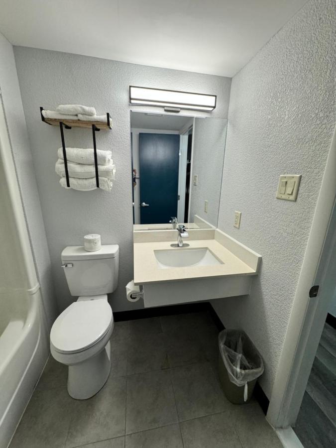 Studio 6 Suites East Syracuse Airport Екстериор снимка