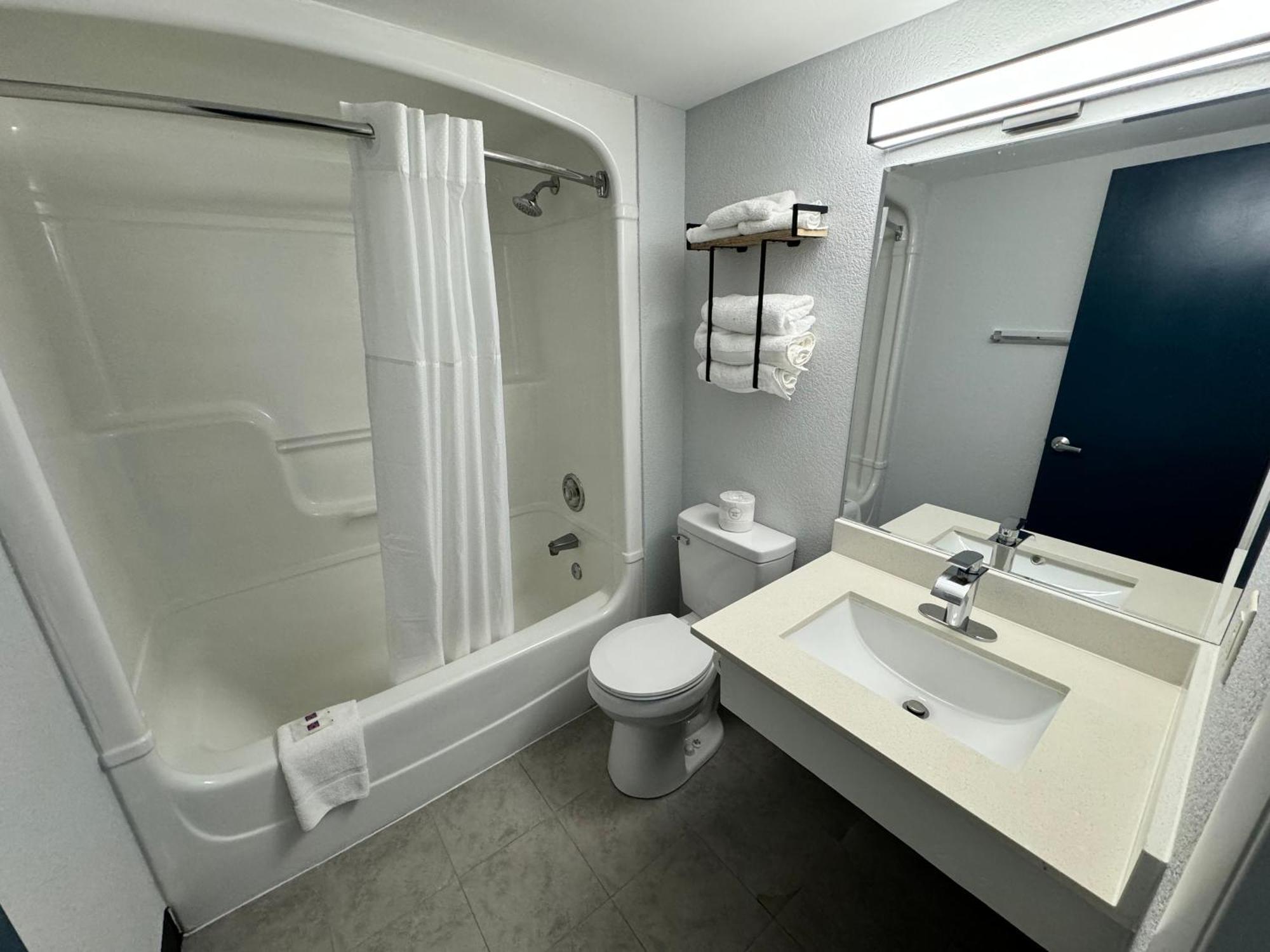 Studio 6 Suites East Syracuse Airport Екстериор снимка